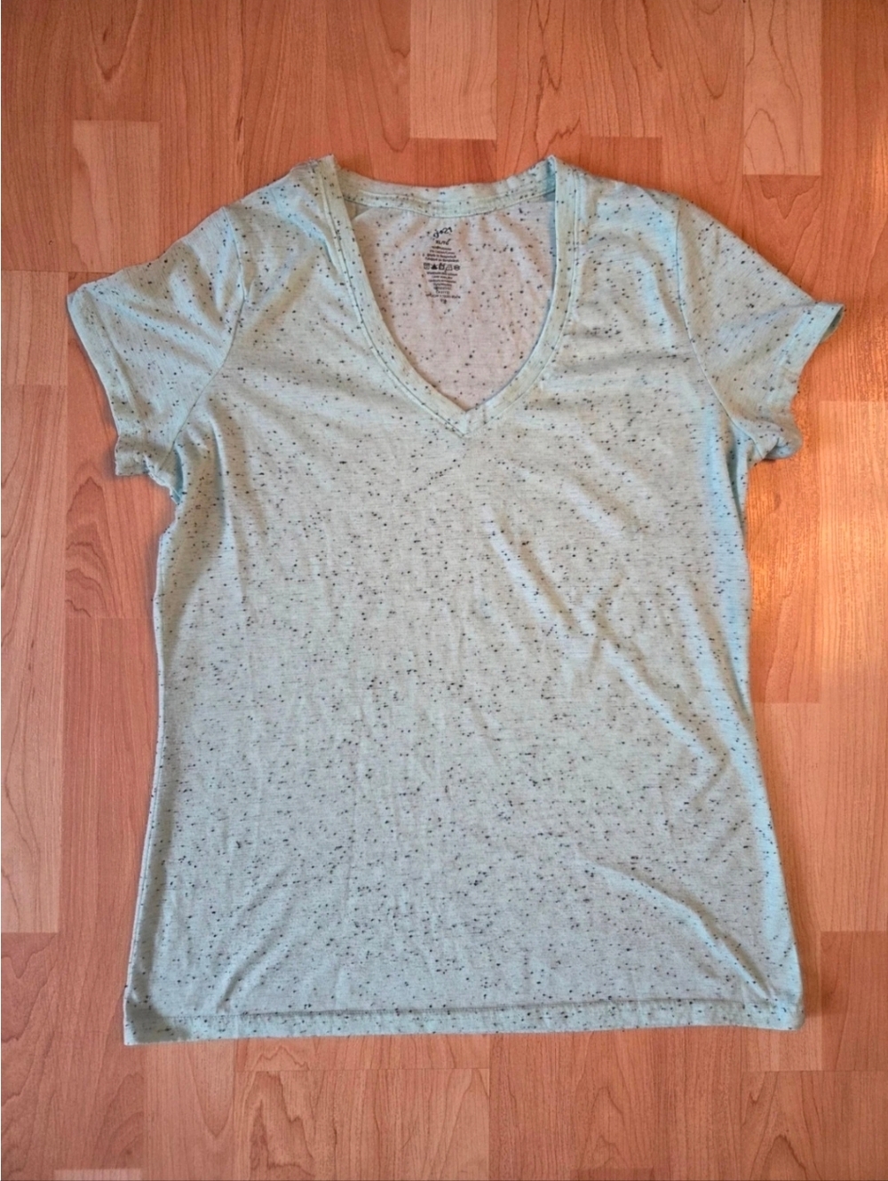 G21 speckled v-neck t-shirt